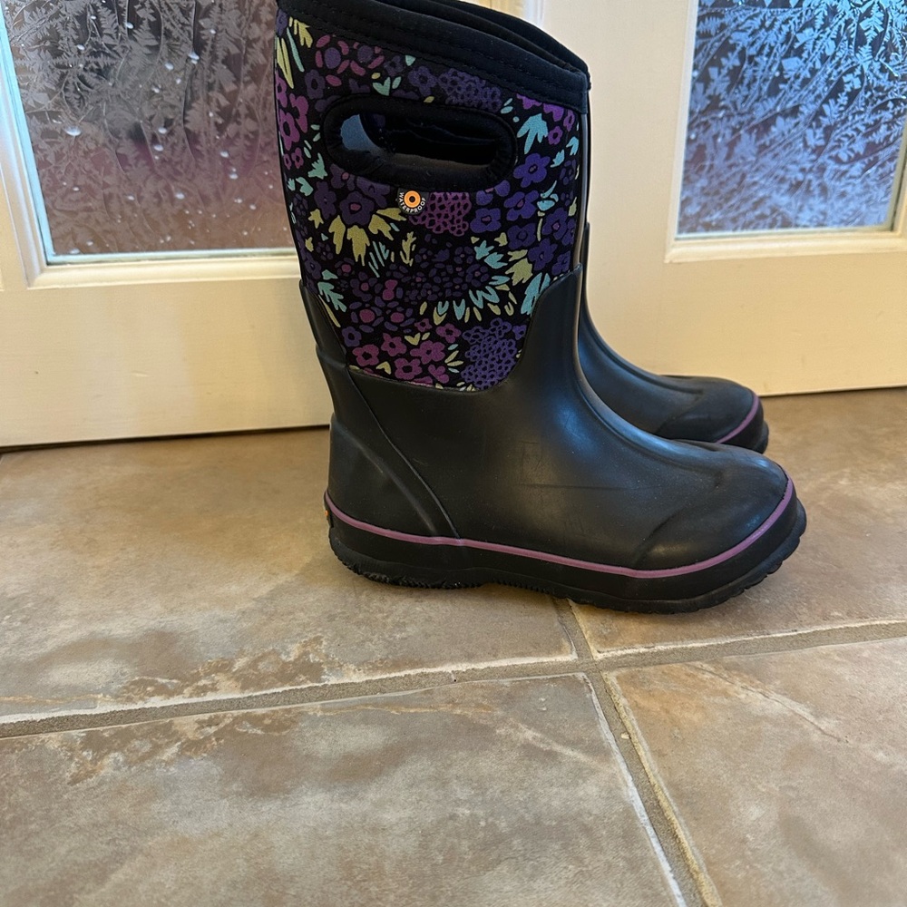 Girls Size 1 Black and Purple Floral Bog Boots